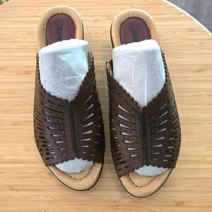 Earth brand excellent condition leather sandals